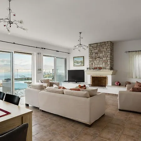 The Hillside Villas, Stunning Views & Private Pool ヴィラ *