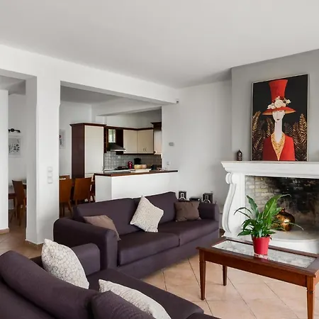 The Hillside Villas, Stunning Views & Private Pool فيلة